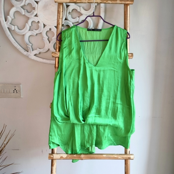 Zara Tops - ⭐Outfits by Simo⭐ Zara Satin Top